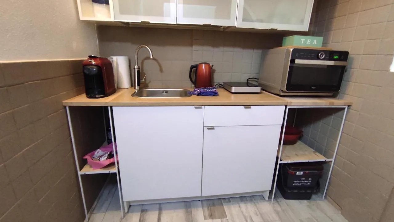 לינה וארוחת בוקר קליארי Yaki Domo